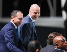 Ali bin Al Hussein (izq.) ha sido un fuerte crítico de la administración de Gianni Infantino. AFP