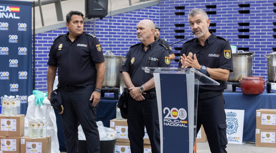 La organización criminal había introducido en España la metanfetamina camuflada en mercancía legal, en concreto, en unas 12 toneladas de aroma líquido de vainilla. EFE / M. Pérez