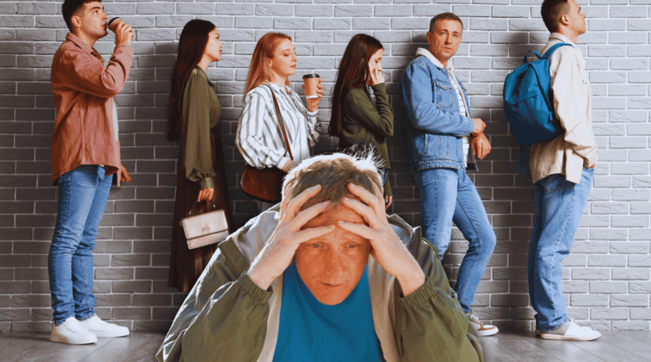 La mente humana experimenta una profunda ansiedad de estatus al hacer fila. Nos preguntamos constantemente si hemos elegido la línea correcta o si alguien más está avanzando más rápido que nosotros en el supermercado. ESPECIAL / CANVA