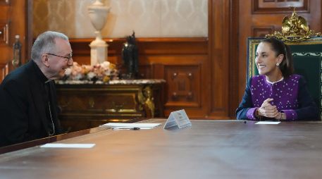 La Presidenta Sheinbaum durante la reunión con Pietro Parolin del Vaticano. ESPECIAL / X: @Claudiashein