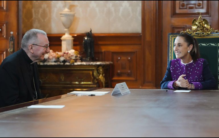 La Presidenta Sheinbaum durante la reunión con Pietro Parolin del Vaticano. ESPECIAL / X: @Claudiashein