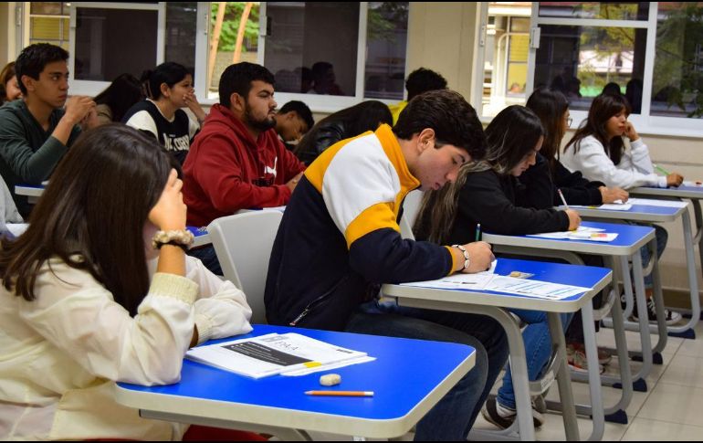 La licenciatura en Médico Cirujano y Partero lidera las exigencias de admisión en los distintos centros de la UdeG. EL INFORMADOR/ARCHIVO