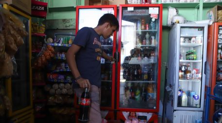 En los últimos seis meses, los productos que han tenido mayores ajustes al alza son las bebidas refrescantes, cigarros, botanas y frituras, embutidos y frutas y verduras. EL INFORMADOR/ARCHIVO