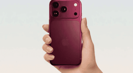 A pesar de que el CEO Tim Cook evitó hacer comentarios directos sobre un posible aumento en los precios de los próximos dispositivos, aunque la comunidad de analistas da por hecho que el encarecimiento es inminente debido a los altos costos de los nuevos componentes. ESPECIAL