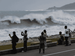 Más allá de Zhejiang, otras regiones costeras están tomando medidas drásticas ante la inminente llegada del ciclón, preparando refugios temporales y el pre posicionamiento de equipos de rescate, así como también la suspensión de actividades marítimas y ferroviarias. EFE /R. B. Tongo