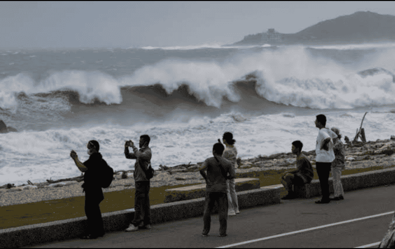Más allá de Zhejiang, otras regiones costeras están tomando medidas drásticas ante la inminente llegada del ciclón, preparando refugios temporales y el pre posicionamiento de equipos de rescate, así como también la suspensión de actividades marítimas y ferroviarias. EFE /R. B. Tongo
