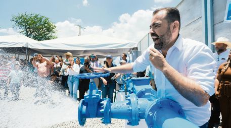 El alcalde Gerardo Quirino Velázquez inauguró el nuevo pozo profundo en San Miguel Cuyutlán, una obra que fortalecerá el abastecimiento de agua potable en el municipio. ESPECIAL