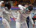 Dentro del Pabellón de Esgrima de Santo Domingo, Nataly Michel, Jimena Torres, Georgina Morales y Natalia Botello sobrevivieron a una intensa Final por equipos contra Venezuela para llevarse el oro con el florete. EFE/ R. Sura.
