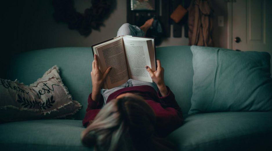 Disfruta de grandes e interesantes historias a través de la lectura este verano. ESPECIAL/FOTO DE MATIAS NORTH EN UNSPLASH.