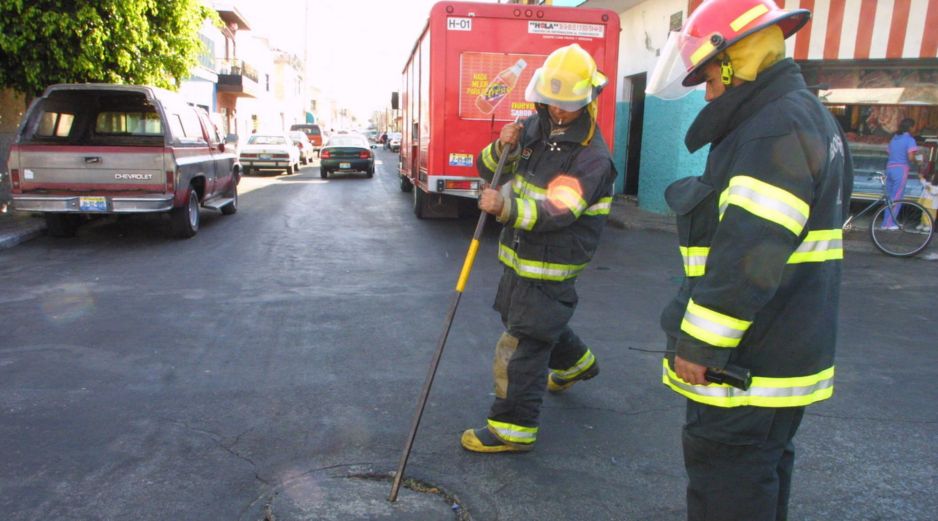 Socorristas llegaron al área para realizar labores de limpieza. EL INFORMADOR/ARCHIVO