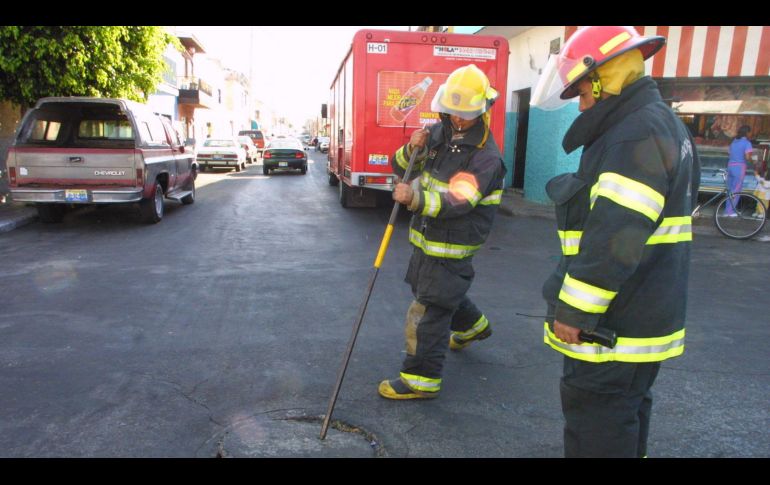 Socorristas llegaron al área para realizar labores de limpieza. EL INFORMADOR/ARCHIVO