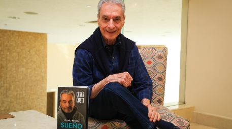 César Costa decidió trasladar una vida entera de escenarios, películas, programas de televisión, incertidumbres y recuerdos familiares al terreno de la escritura. EL INFORMADOR/J. Acosta