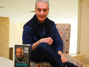 César Costa decidió trasladar una vida entera de escenarios, películas, programas de televisión, incertidumbres y recuerdos familiares al terreno de la escritura. EL INFORMADOR/J. Acosta