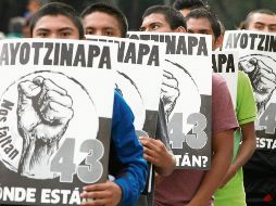 El caso Ayotzinapa vuelve al centro de la agenda tras la detención de Ángel Aguirre. EFE