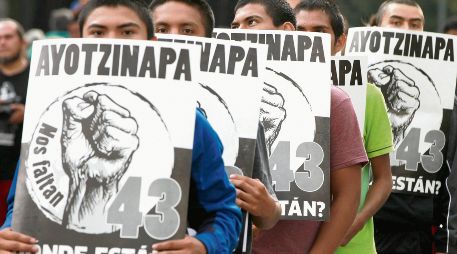 El caso Ayotzinapa vuelve al centro de la agenda tras la detención de Ángel Aguirre. EFE