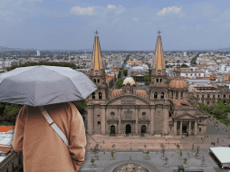 Las lluvias intensas regresan para refrescar la ciudad, aunque el calor no se despide por completo. ESPECIAL / CANVA