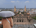 Las lluvias intensas regresan para refrescar la ciudad, aunque el calor no se despide por completo. ESPECIAL / CANVA