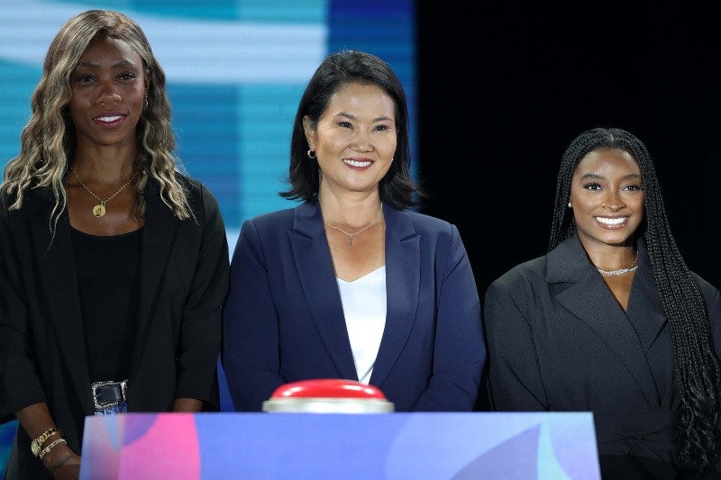 La presidenta de Perú, Keiko Fujimori (c). EFE / ARCHIVO
