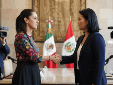 Sheinbaum celebró la reanudación de las relaciones diplomáticas con Lima desde "La Mañanera". ESPECIAL / Gemini
