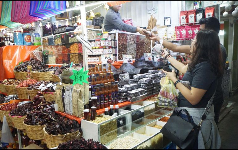 Los productos con mayor incidencia al alza en julio fueron la cebolla, la naranja, las computadoras, el transporte aéreo y los productos para el cabello. SUN / ARCHIVO