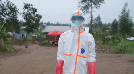 La epidemia se corresponde con la cepa de Bundibugyo, cuya tasa de letalidad oscila entre el 30 % y el 50 % y para la que no existe vacuna autorizada o tratamiento específico. AP/D. Dirole