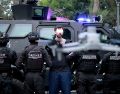 El individuo originario de Estados Unidos fue presentado ante autoridades federales para dar continuidad al procedimiento de extradición, el cual se cumplimentó y fue trasladado a la unión americana. CORTESÍA
