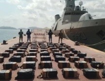 Autoridades aseguraron 39 bultos con paquetes que contenían aproximadamente mil 170 kilogramos de presunta droga.  ESPECIAL/Semar