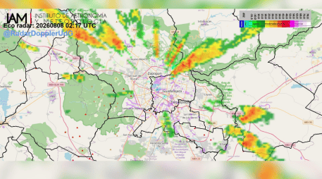 La lluvia registrada durante la noche de este viernes ya generó afectaciones a la circulación vial en diferentes puntos de la Zona Metropolitana de Guadalajara. IAM