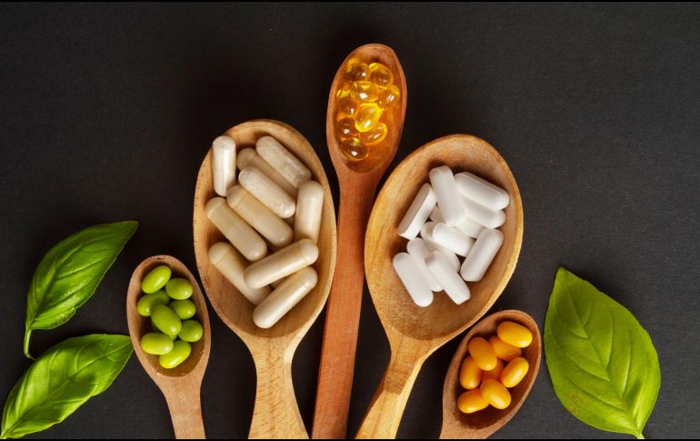 Cuando la dieta regular no es suficiente para cubrir los requerimientos, también existen multivitamínicos o suplementos de donde podemos adquirirlas de forma segura. ESPECIAL / CANVA