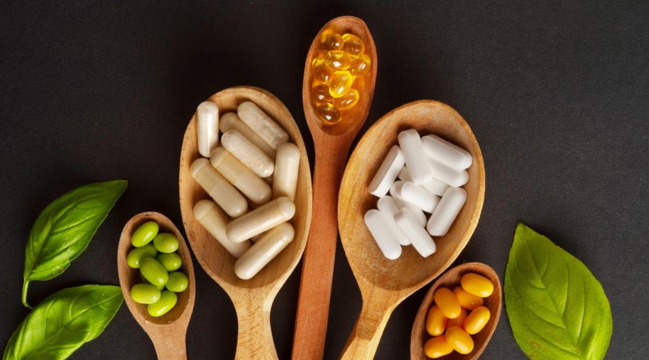 Cuando la dieta regular no es suficiente para cubrir los requerimientos, también existen multivitamínicos o suplementos de donde podemos adquirirlas de forma segura. ESPECIAL / CANVA