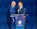 Alejandro Domínguez, presidente de Conmebol, señaló que Gianni Infantino es el líder adecuado para guiar la transformación del futbol. AFP