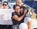 Familiares y amigos de Lorenzo Salgado, migrante mexicano muerto en Houston por un agente del ICE, se manifestaron ayer. AFP