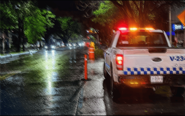 La lluvia que cayó sobre Guadalajara también provocó afectaciones en siete vehículos. ESPECIAL/Policía Vial