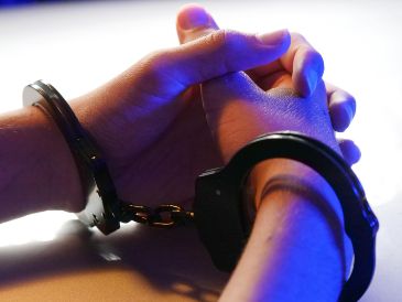 Como medida cautelar solicitada por el Ministerio Público, el juzgador impuso a la imputada la prisión preventiva oficiosa por seis meses. Pexels
