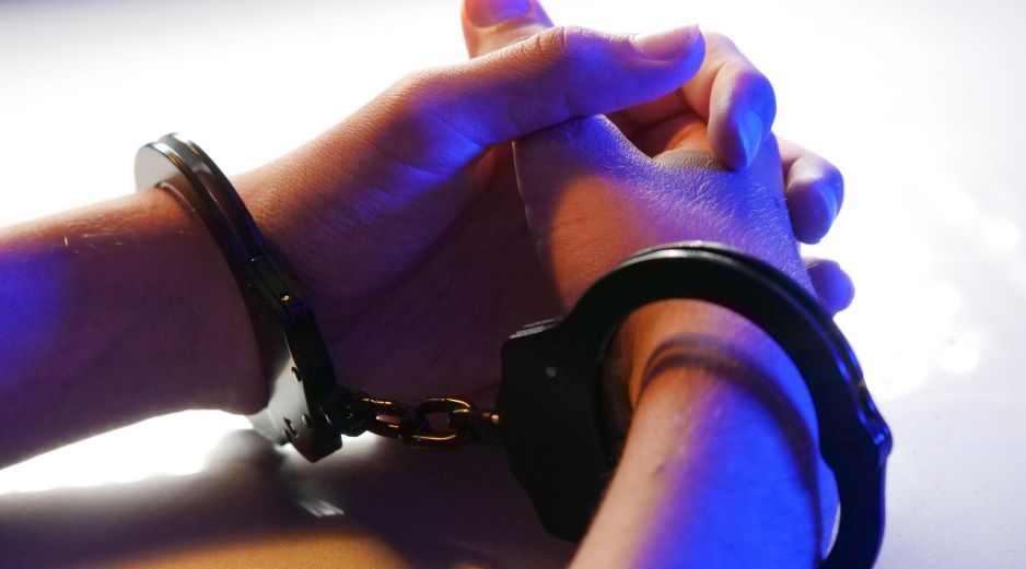Como medida cautelar solicitada por el Ministerio Público, el juzgador impuso a la imputada la prisión preventiva oficiosa por seis meses. Pexels