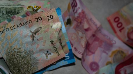 La legisladora de Morena explica que esta práctica ocurre cuando una persona establece un vínculo sentimental para ganarse la confianza de una mujer, para después utilizar el engaño emocional y así conseguir beneficios económicos. Unsplash