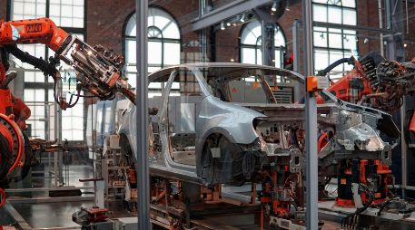 Entre enero y julio de 2026, las armadoras instaladas en México acumularon una producción de 2 millones 298 mil 977 vehículos. UNSPLASH
