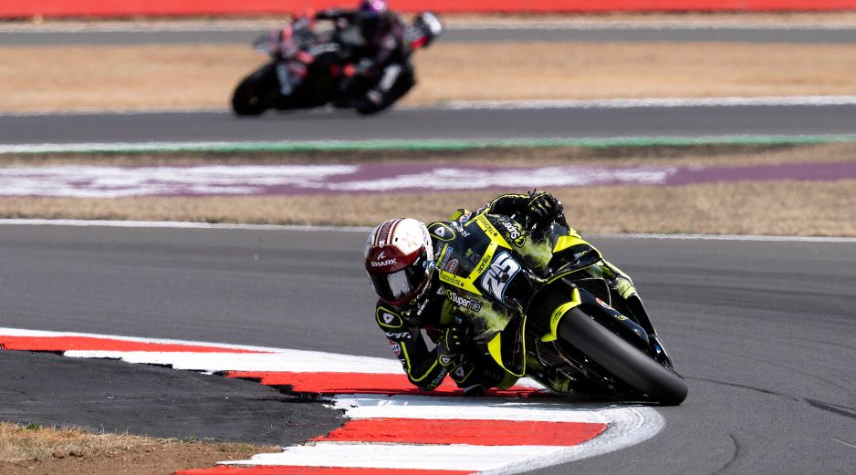 Raúl Fernández dominó de principio a fin en Silverstone para conquistar su primera victoria de la temporada en MotoGP. EFE