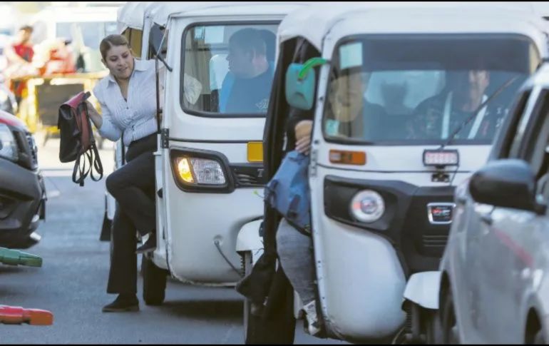 Especialista plantea sustituir mototaxis por vans de hasta 15 pasajeros, con mayor seguridad y regulación dentro del transporte público. EL INFORMADOR/ ARCHIVO.