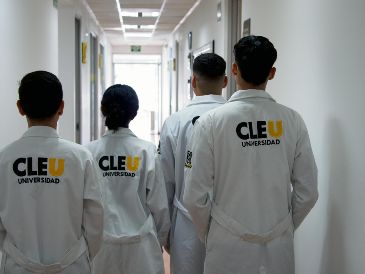 En CLEU se incluyen ambas disciplinas como parte de un solo programa académico. ESPECIAL