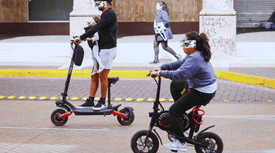 Las familias y deportistas de la Vía RecreActiva han identificado que el exceso de velocidad de los patines eléctricos y el tránsito desordenado de ciclistas constituyen las mayores amenazas durante las jornadas recreativas. ESPECIAL