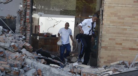 El alcalde de Manizales declaró que entre 20 y 30 viviendas colapsaron en la ciudad tras el sismo de 7.4 en Colombia, además de varias iglesias. EFE / E. Guzmán