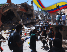 Un terremoto de magnitud 7.4 con epicentro en el noroeste de Colombia dejó el lunes al menos 69 muertos, varios heridos y personas atrapadas en edificios que colapsaron. EFE / E. Guzmán