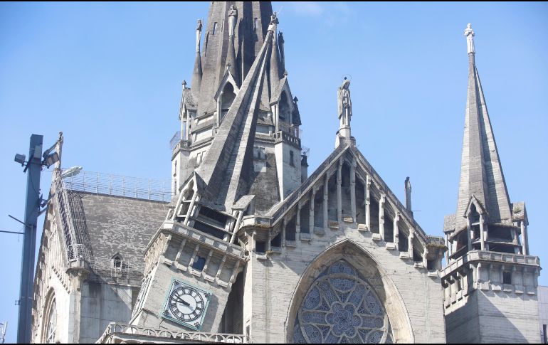 Fotografía que muestra la Catedral Basílica Metropolitana de Nuestra Señora del Rosario afectada tras un fuerte temblor este lunes, en Manizales (Colombia). EFE / John Jairo Bonilla