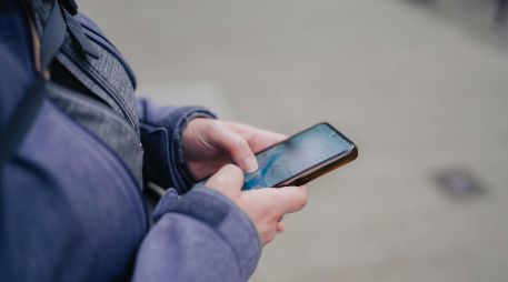 Los jóvenes en México reciben en promedio 237 notificaciones diarias en sus dispositivos móviles. UNSPLASH / VALENTIN