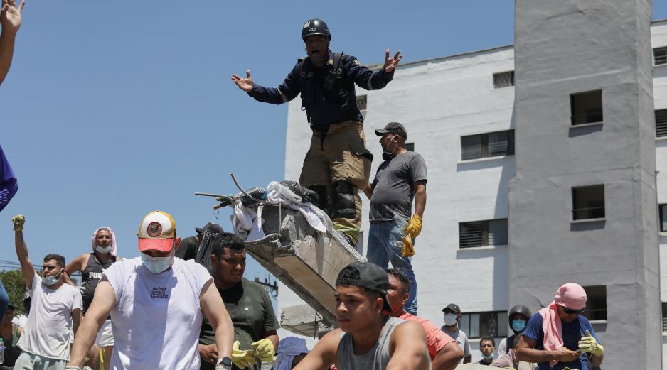 Líderes políticos enviaron mensajes de solidaridad y manifestaron su disposición de ayudar a Colombia tras el sismo de magnitud 7.4. AP / S. Saldarriaga