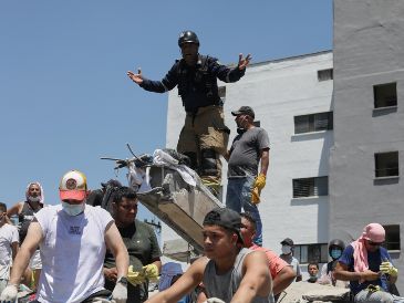 Líderes políticos enviaron mensajes de solidaridad y manifestaron su disposición de ayudar a Colombia tras el sismo de magnitud 7.4. AP / S. Saldarriaga
