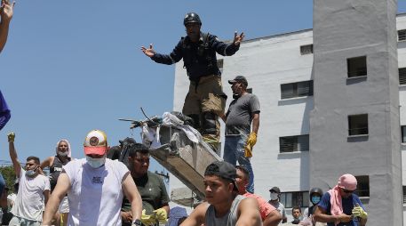 Líderes políticos enviaron mensajes de solidaridad y manifestaron su disposición de ayudar a Colombia tras el sismo de magnitud 7.4. AP / S. Saldarriaga