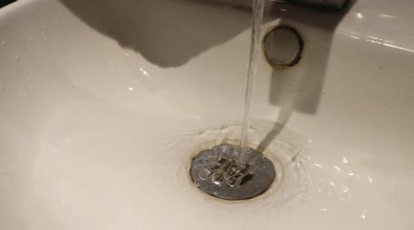 El Ayuntamiento de Tlaquepaque busca que el SIAPA incluya a 160 colonias en los descuentos por recibir agua turbia o de mala calidad. CORTESÍA.