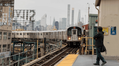 El calor extremo en el metro de Nueva York es un problema documentado que afecta la salud y la comodidad de los pasajeros, por lo que este proyecto representa una gran oportunidad para reducir las altas temperaturas, mejorar las estaciones y aprovechar la tecnología climática. EFE/ACHIVO